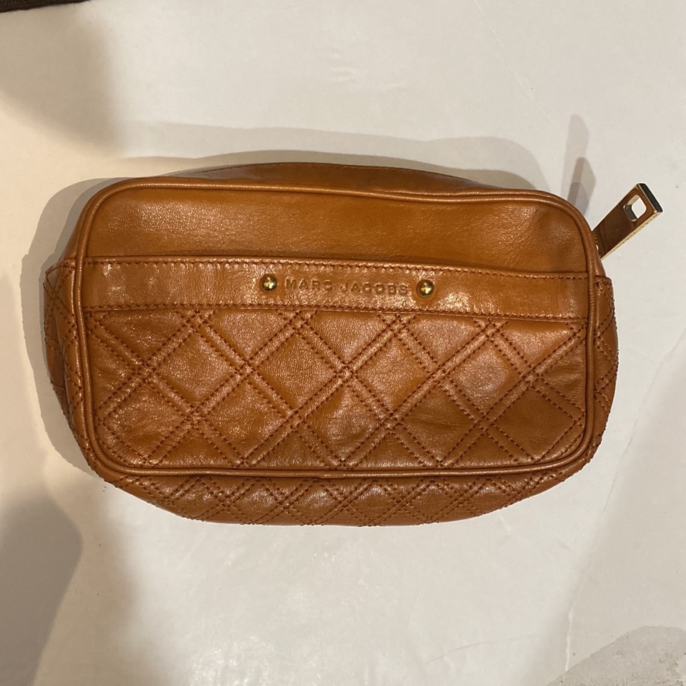 Marc Jacobs Cosmetic Zippy Pouch Clutch Brown Leather Quilted Zipper Case Clutch